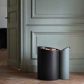 Log Holder with Servant Aurore Dixneuf - 3 Frosted Black Accessories - Servant V10